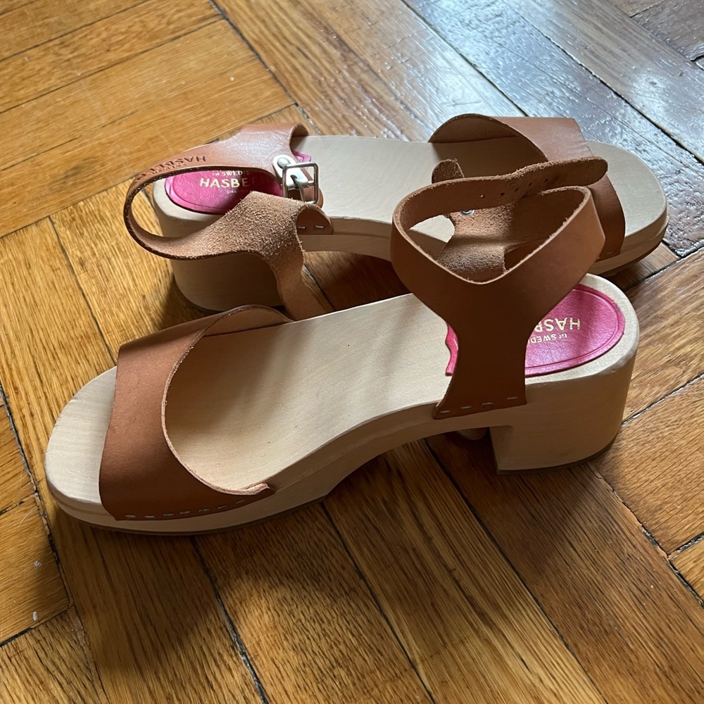 Unworn Swedish Hasbeens clogs